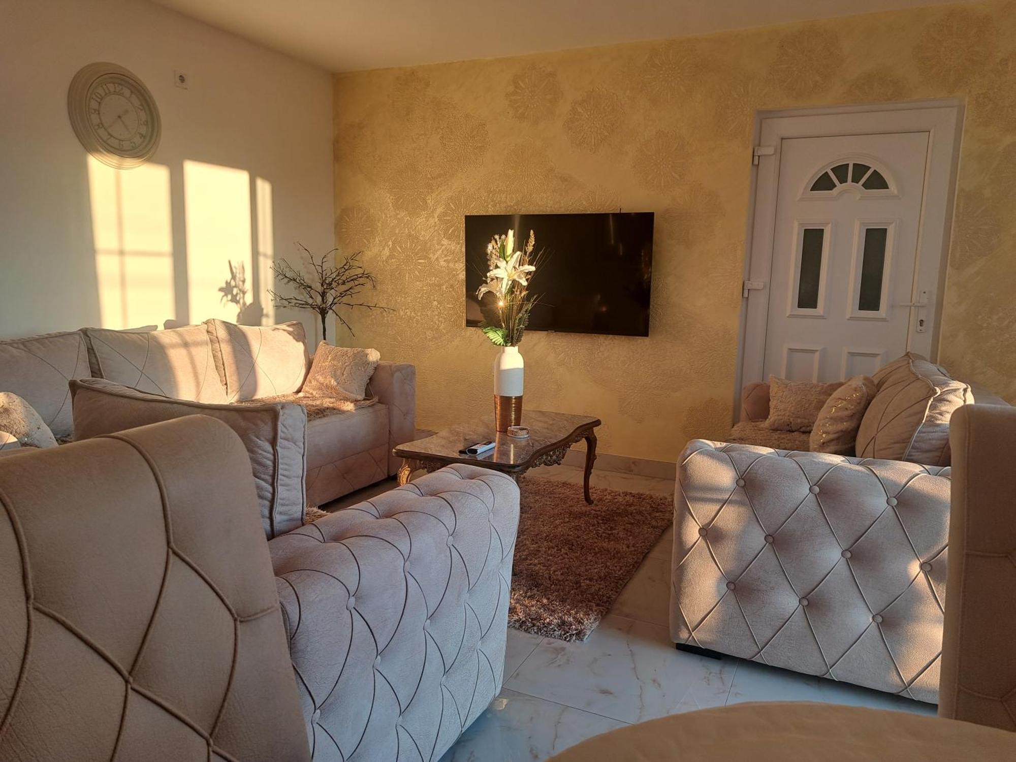 Dina Lux Apartman ياغودينا المظهر الخارجي الصورة